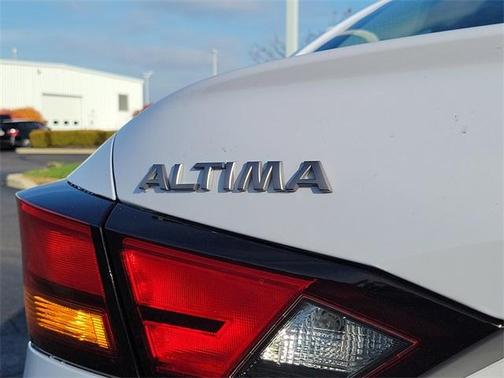 2025 Nissan Altima SR