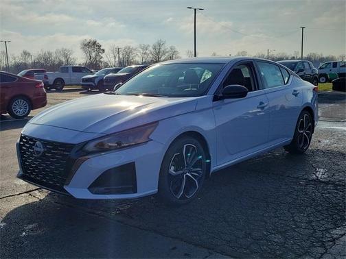 2025 Nissan Altima SR