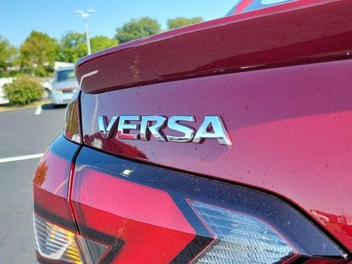 2025 Nissan Versa 1.6 SR