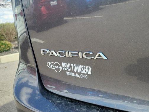 2022 Chrysler Pacifica Touring-L