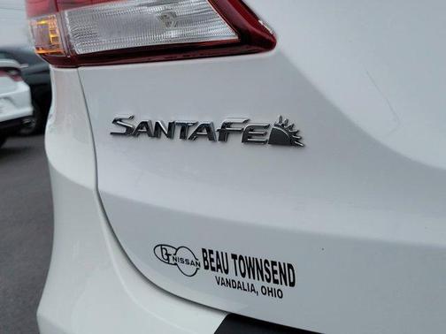 2017 Hyundai SANTA FE SE