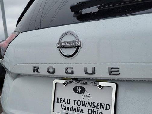 2025 Nissan Rogue SV