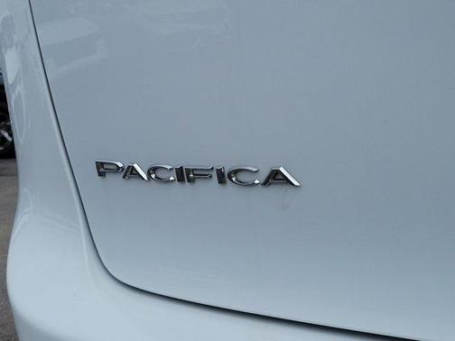2022 Chrysler Pacifica Touring-L