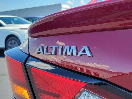 2025 Nissan Altima SR