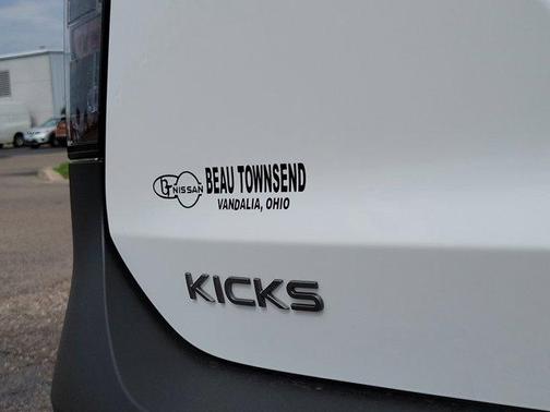 2025 Nissan Kicks SV