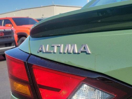 2025 Nissan Altima SR