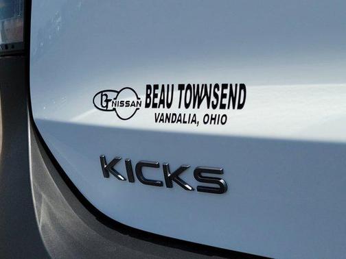 2025 Nissan Kicks SV