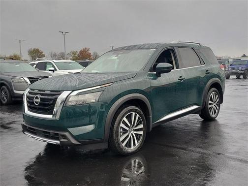 2025 Nissan Pathfinder Platinum