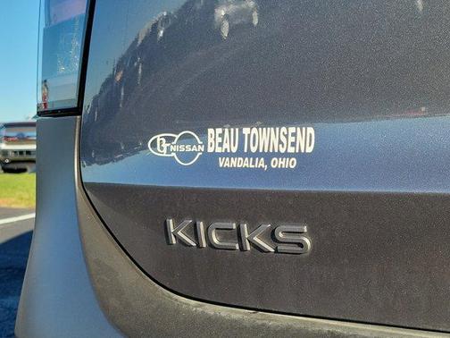 2025 Nissan Kicks SV