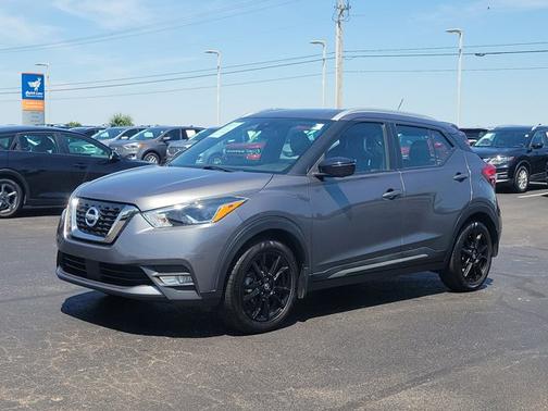 Gun Metallic 2020 Nissan Kicks SR