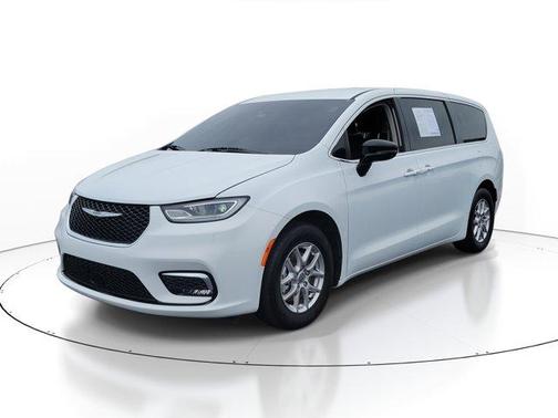 2024 Chrysler Pacifica Touring-L