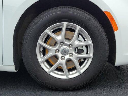 2024 Chrysler Pacifica Touring-L