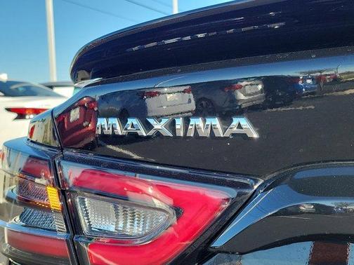 2022 Nissan Maxima SR