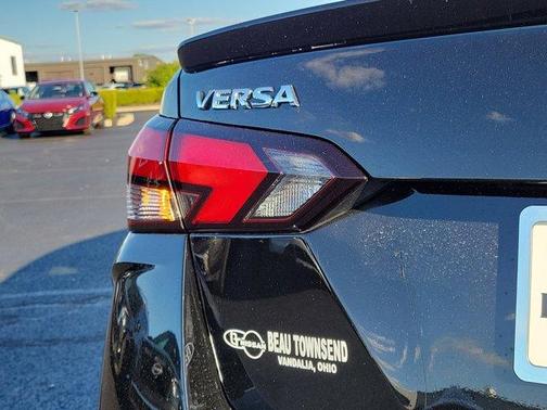 2025 Nissan Versa 1.6 SR