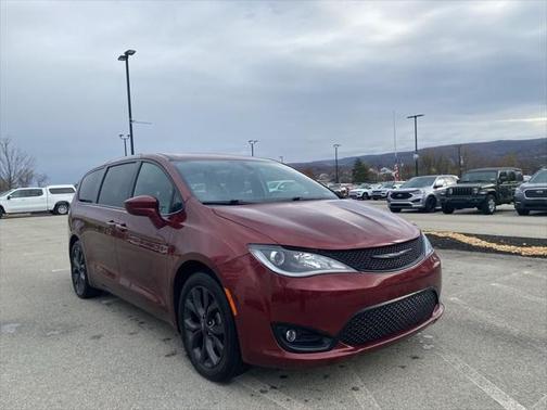 2020 Chrysler Pacifica Touring