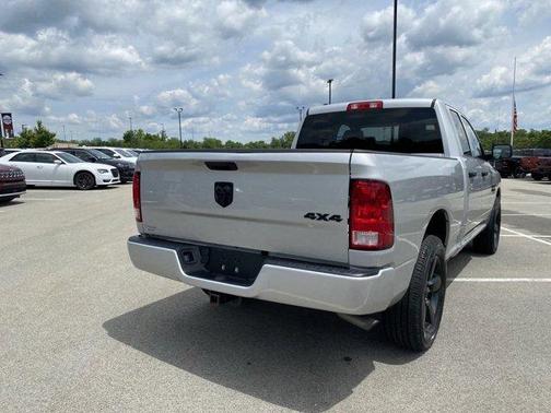 Photo 3 of 22 of 2019 RAM 1500 Classic Express
