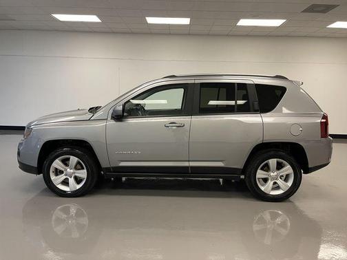 Photo 2 of 27 of 2016 Jeep Compass Latitude