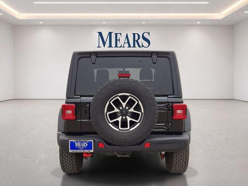 Black Clearcoat 2022 Jeep Wrangler Rubicon