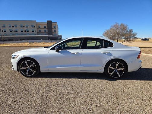 2024 Volvo S60 B5 Core Dark Theme