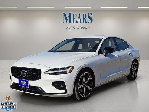 2024 Volvo S60 B5 Core Dark Theme