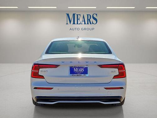 2024 Volvo S60 B5 Core Dark Theme