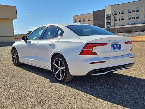 2024 Volvo S60 B5 Core Dark Theme