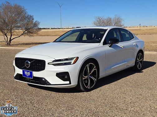 2024 Volvo S60 B5 Core Dark Theme