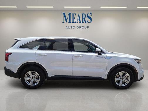 2022 Kia Sorento LX