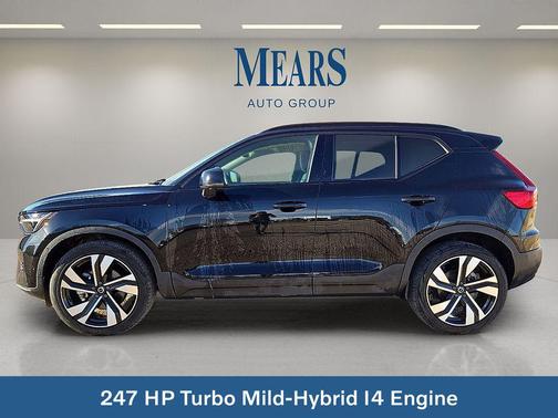 2025 Volvo XC40 B5 Plus Dark Theme