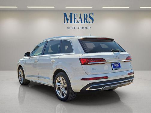 2022 Audi Q7 55 Premium Plus