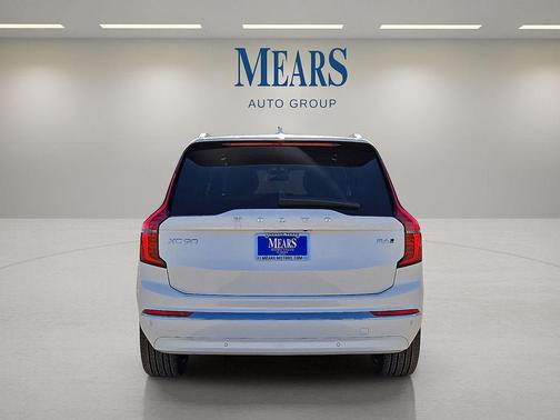 Crystal White Pearl 2026 Volvo XC90 Ultra, B6 AWD Gas (mild hybrid), Gasoline, Bright, 7 Seats