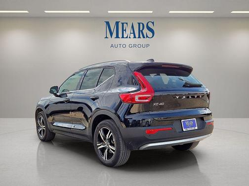 2025 Volvo XC40 B5 Core Bright Theme