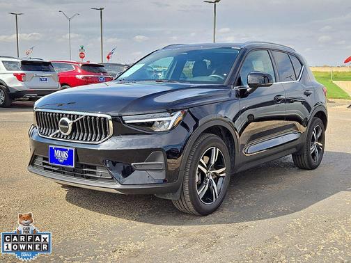 2025 Volvo XC40 B5 Core Bright Theme