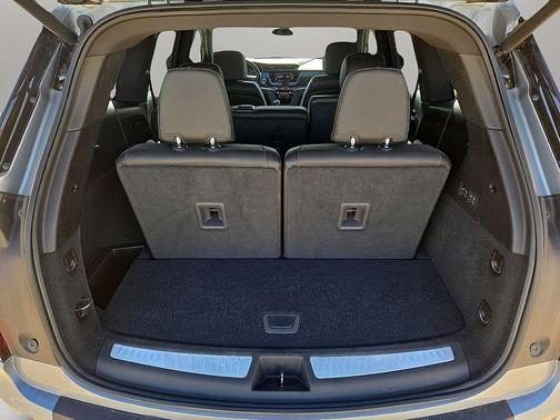 Argent Silver Metallic 2024 Cadillac XT6 Premium Luxury FWD