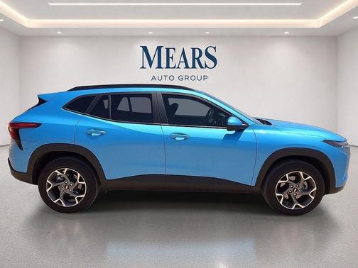 Marina Blue Metallic 2025 Chevrolet Trax LT