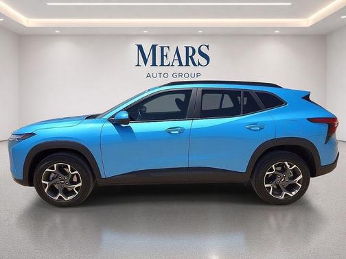 Marina Blue Metallic 2025 Chevrolet Trax LT