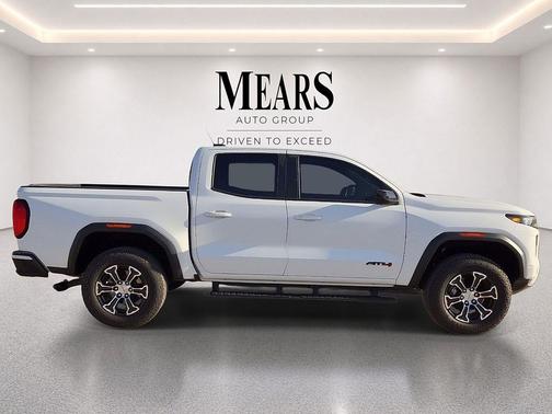 Summit White 2024 GMC Canyon AT4