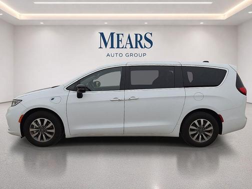 Bright White Clearcoat 2024 Chrysler Pacifica Hybrid Select