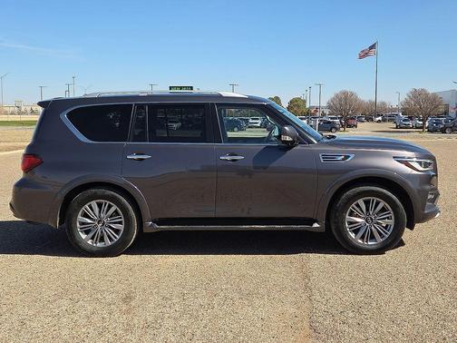 2024 INFINITI QX80 Luxe