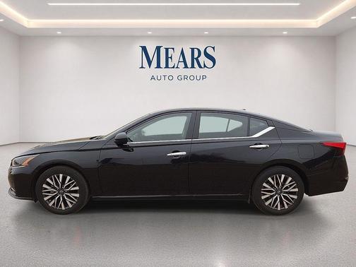 Super Black 2025 Nissan Altima 2.5 SV