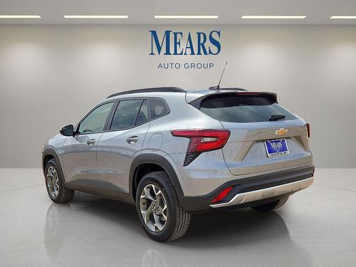 Sterling Gray Metallic 2024 Chevrolet Trax LT