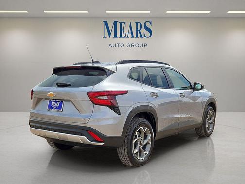 Sterling Gray Metallic 2024 Chevrolet Trax LT