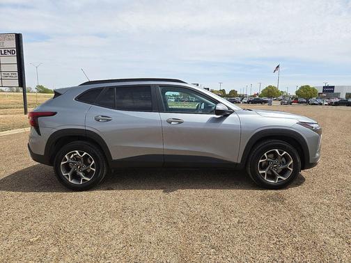 Sterling Gray Metallic 2024 Chevrolet Trax LT