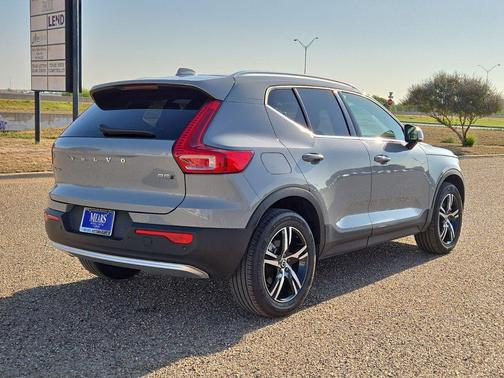 Gray 2025 Volvo XC40 B5 Core Bright Theme