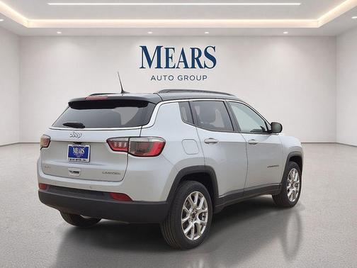 Silver Zynith Metallic Clearcoat 2025 Jeep Compass Limited