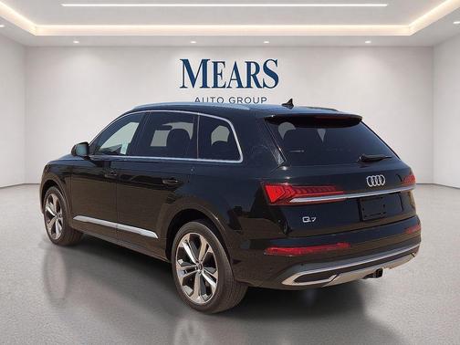 Mythos Black Metallic 2023 Audi Q7 55 Premium Plus