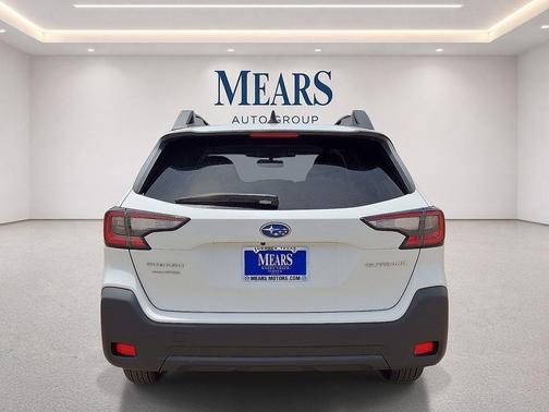 Crystal White Pearl 2025 Subaru Outback Premium