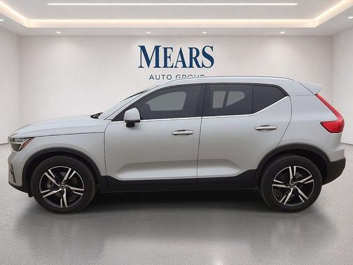 Gray 2023 Volvo XC40 B5 Plus Bright Theme