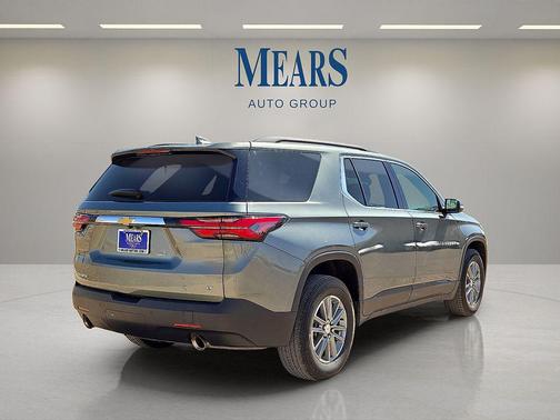 Silver Sage Metallic 2023 Chevrolet Traverse LT Cloth