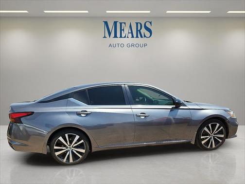2022 Nissan Altima SR FWD